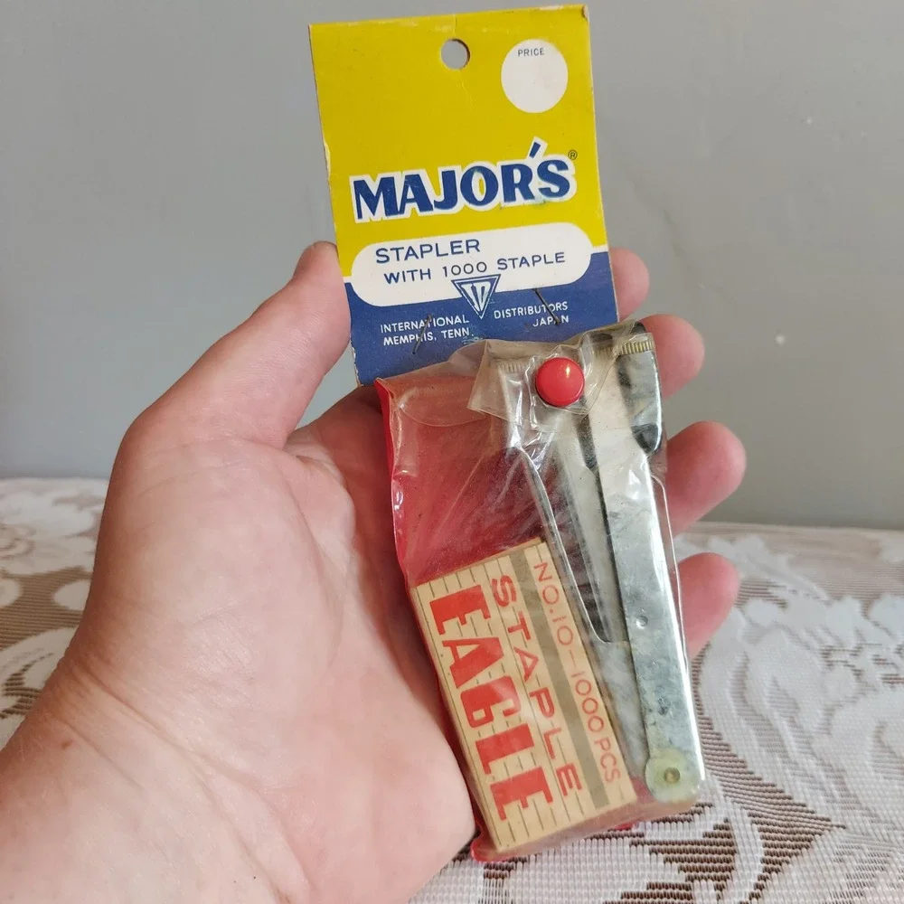 Vintage Major's Mini Stapler with 1000 Eagle Staples No. 10 Japan Retro Red MCM